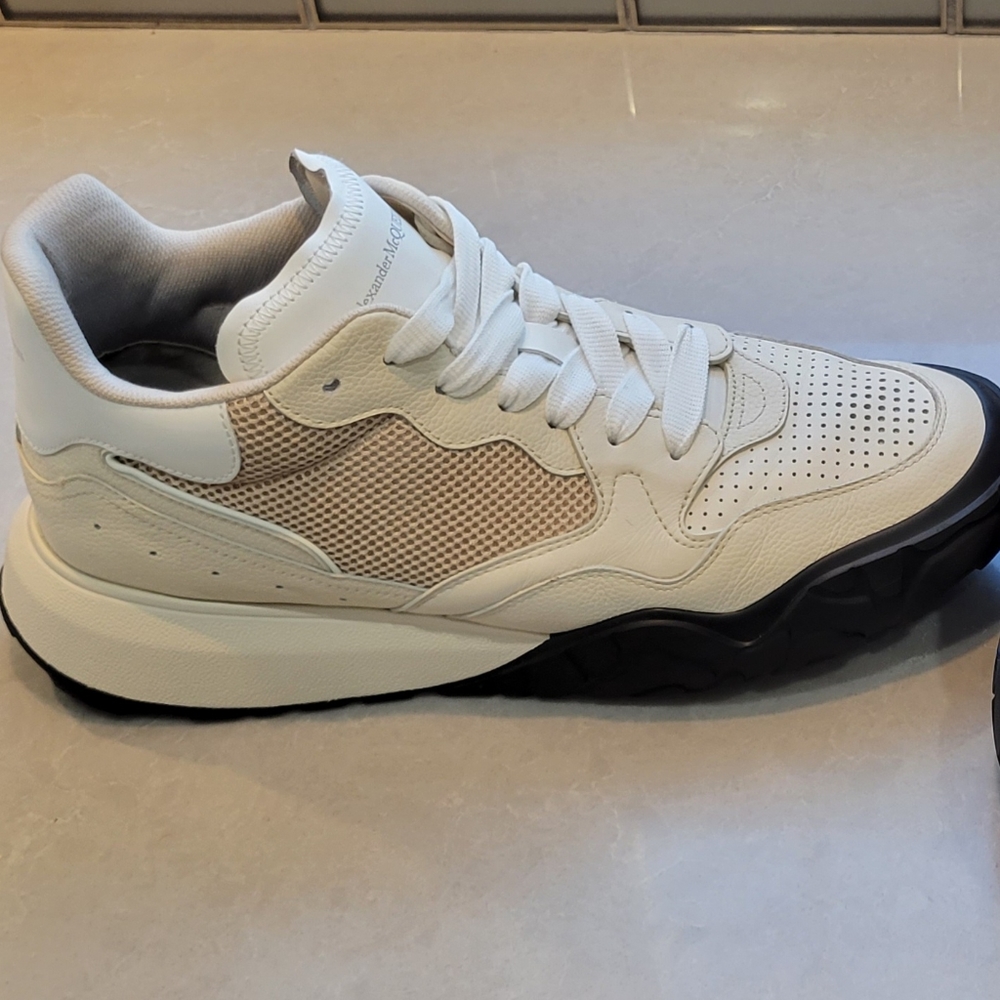 Alexander mcqueen court trainer in creme and black